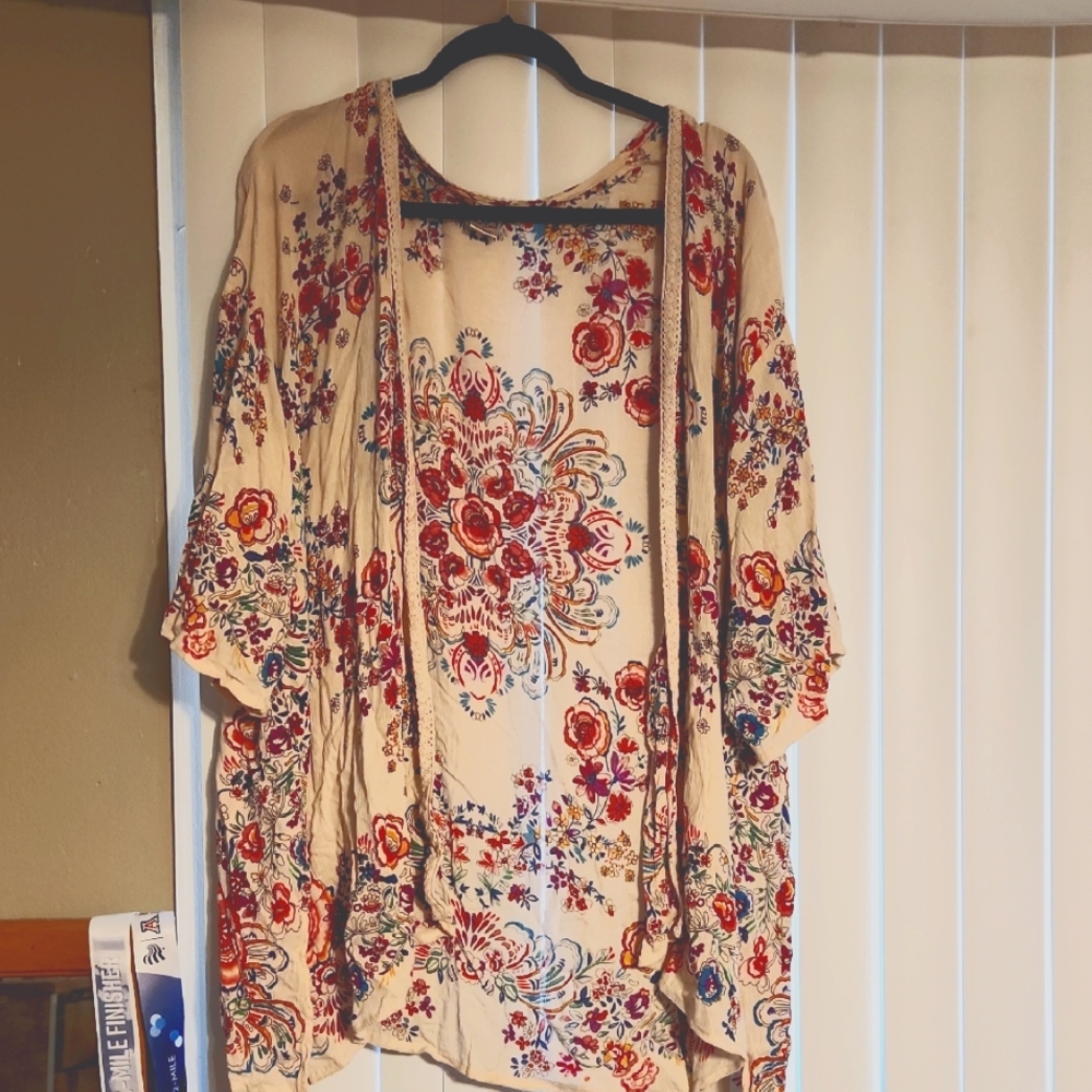 Beautiful Half-Sleeved  Boho Duster Top/kimono With Floral Pattern Size XL-XXL